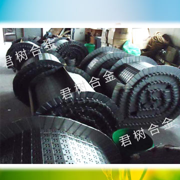 Cleaning machine chain plate